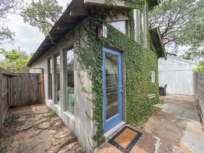 Photo - 2112 Newton St