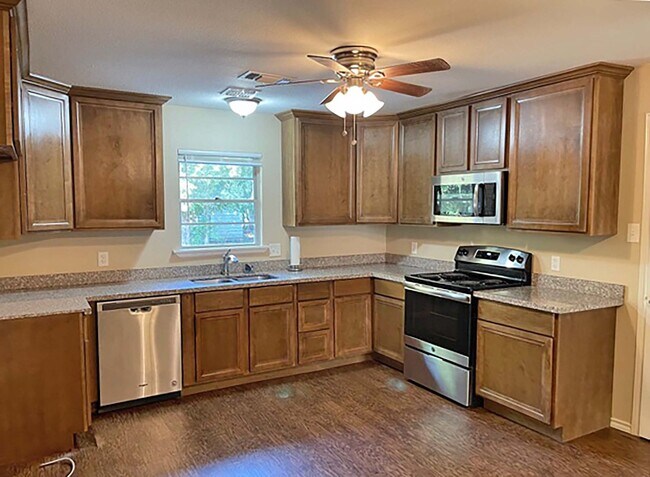 Photo - Great 4 Bdrm 2 Bath Home for Lease in Gainesville, Tx