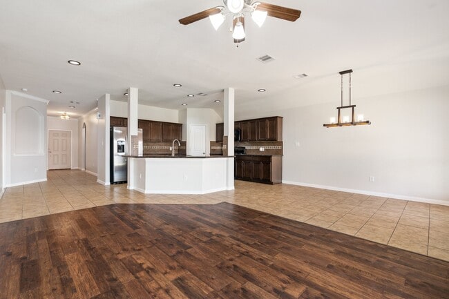 Photo - 119 Country Crossing Cir