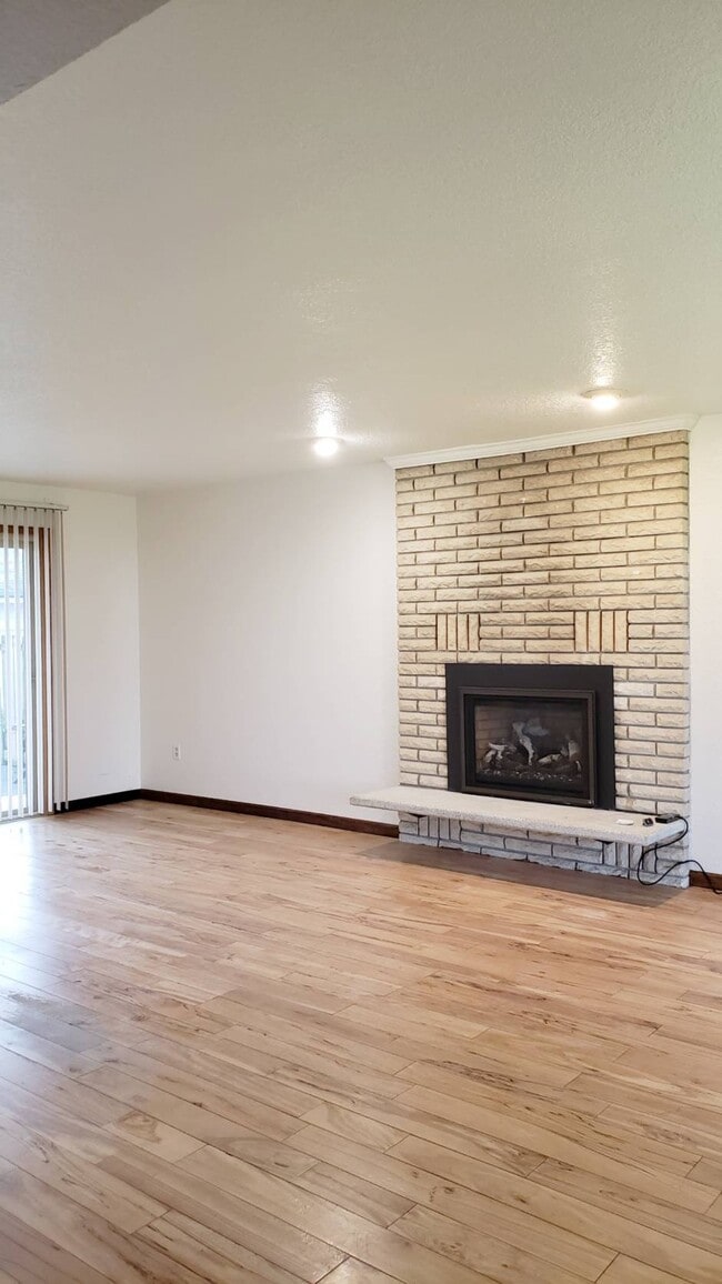 Photo - 450 18th Ave
