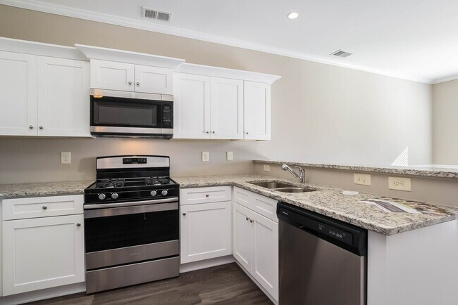 Photo - 336 Crescent Woode Dr