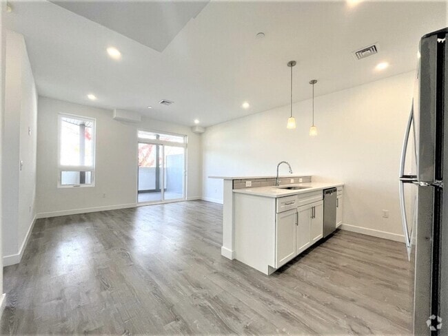 Building Photo - 302 Broadway Unit 304 Rental