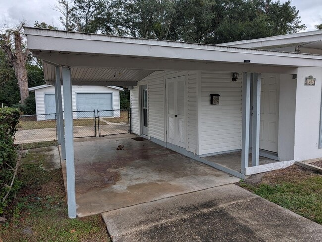 Photo - 1657 Louvre Dr