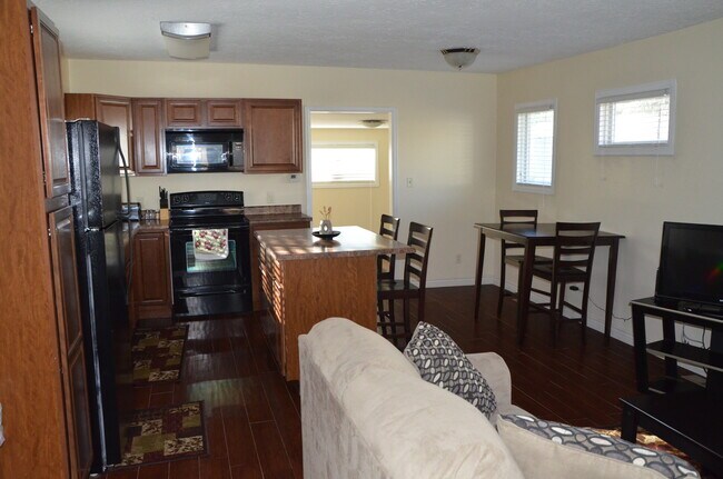 Photo - 1208 W Maple St