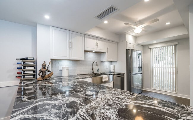 Photo - 1814 Presidential Way Unidad 103