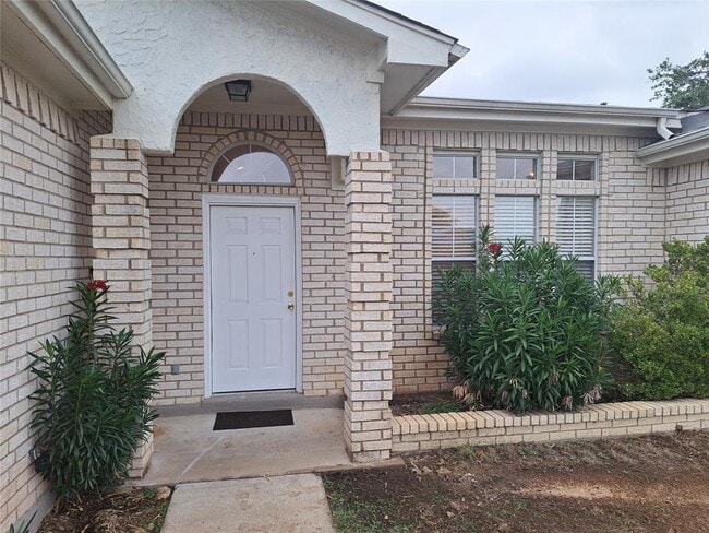 Photo - 21604 Boggy Ford Rd
