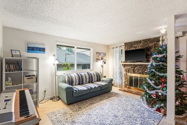 Photo - 3 Bedroom, 2 Bath House Near Portland Community College on Quiet Dead-end Street