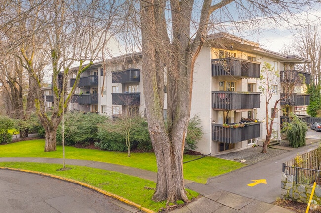 Building Photo - Elmwood Terrace