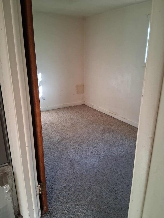 Photo - Cozy 2BD w/ Yard – Gas & Water Included – ...
