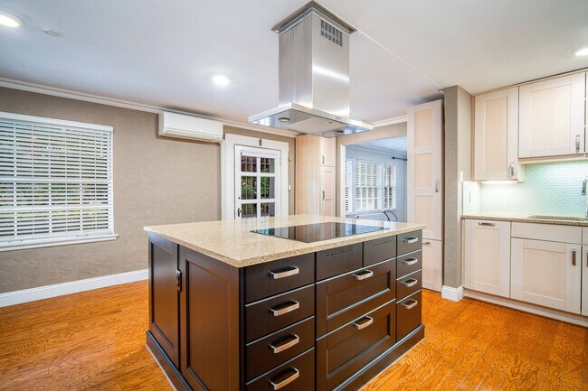 Kitchen - 1211 Far Hills Ave Unit Manor 2