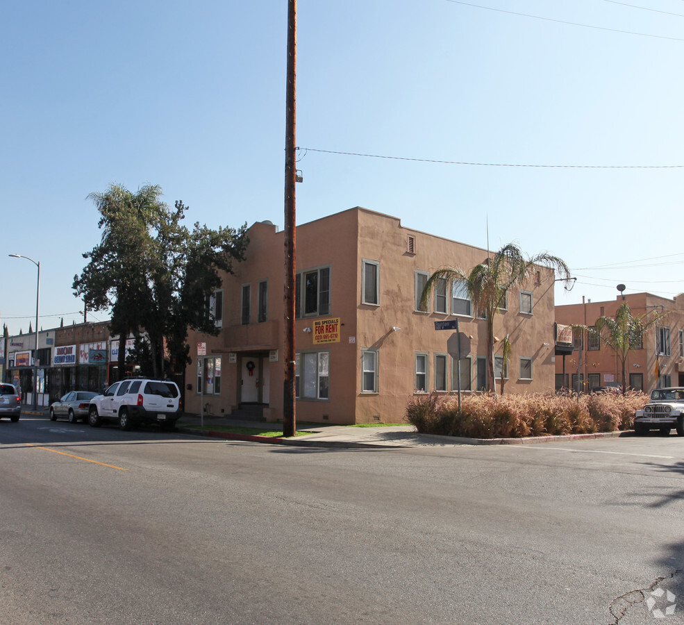 Photo - 5118-5120 Fountain Ave Apartments