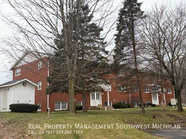 Building Photo - 2000 US-31 Unit Apt 4