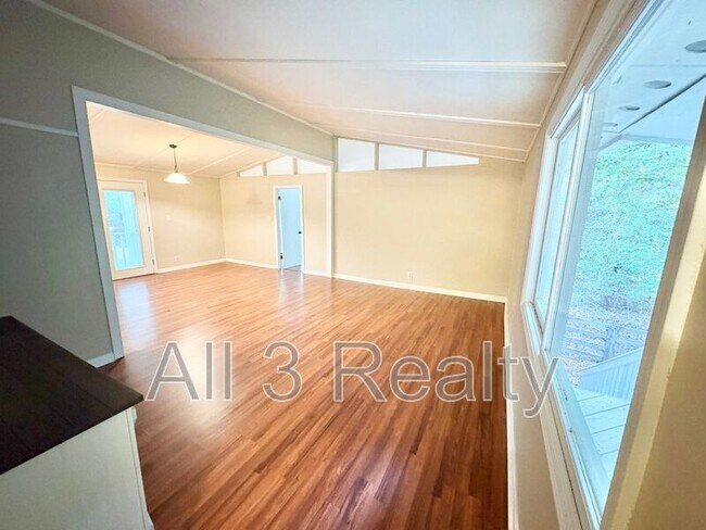 Photo - 435 Sherwood Rd