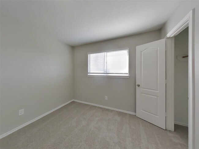 Photo - 21207 Woodland Green Dr