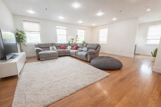 Photo - 9 Montague St
