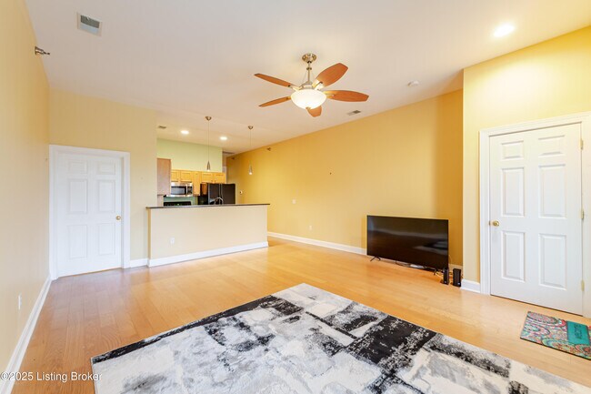 Photo - 900 S 5th St Unit 202