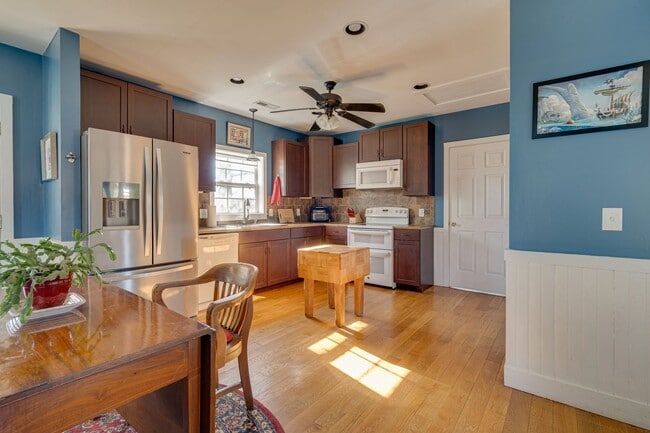 Photo - Charming 2 Bedroom 2 Bath Home In The Heart Of Downtown Mebane With Massive Fenced In Yard!!