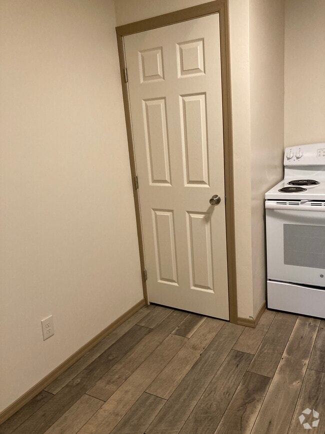 Building Photo - 3200 N Victor Rd Unit A Rental