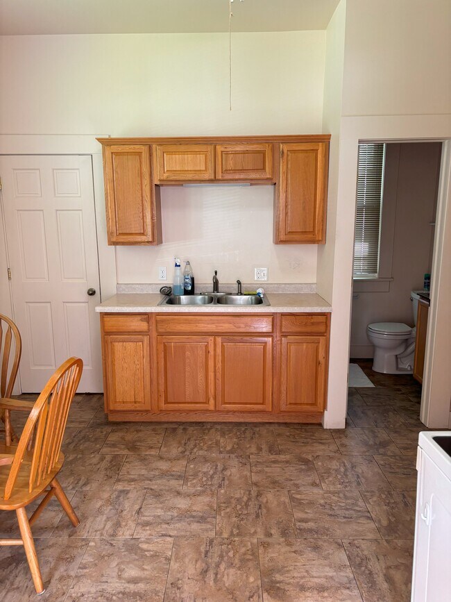 Photo - 308 W Washington Ave Unidad 2