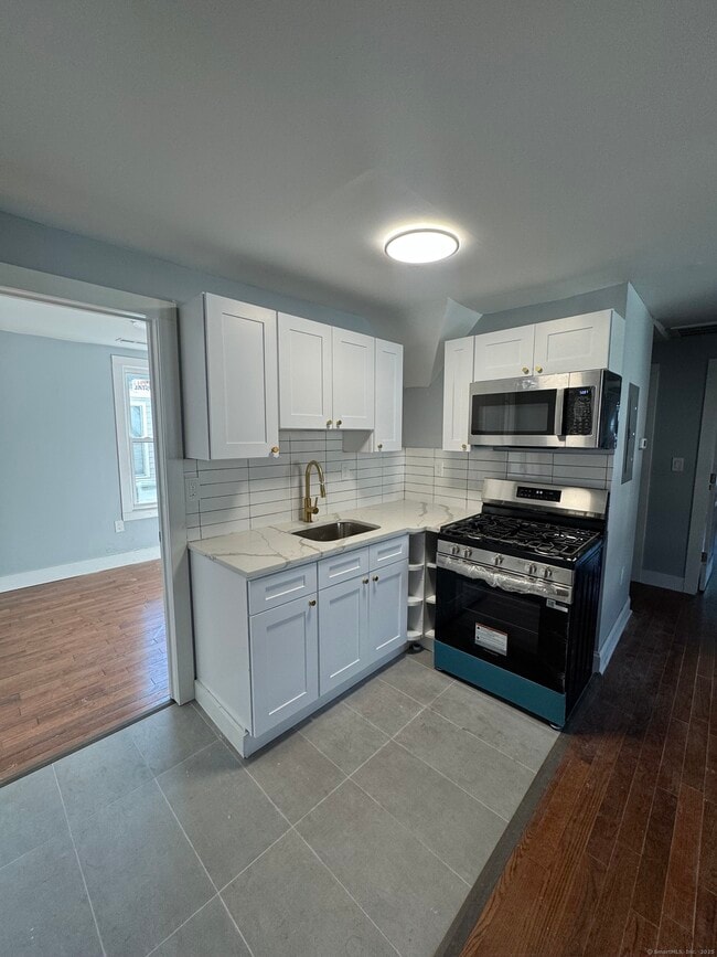 Building Photo - 368 Norton St Unit 3 Rental