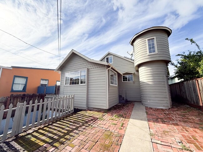 Building Photo - 4 bed 3 bath Single-family Home in Glenview/Lower Diamond area of Oakland