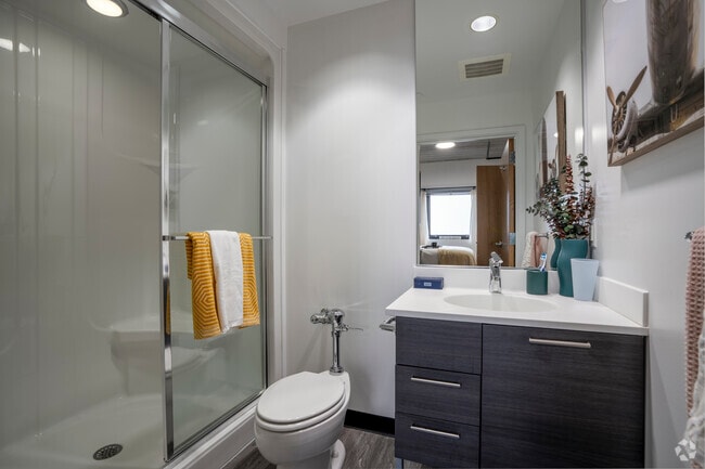 B1 Alt 2 - 2BR, 2BA - 729SF - Bathroom 1