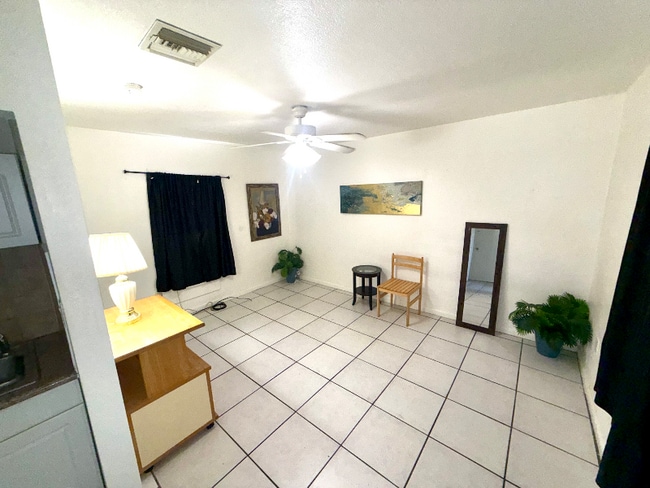 Photo - 720 NE 11th Ave Unidad 2