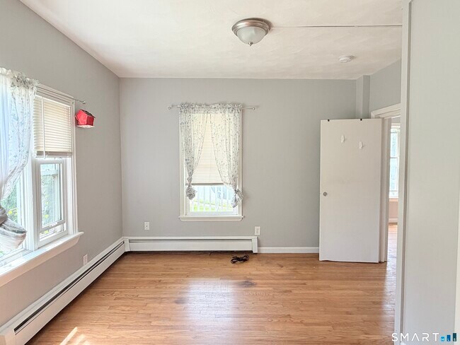 Photo - 271 Glen St