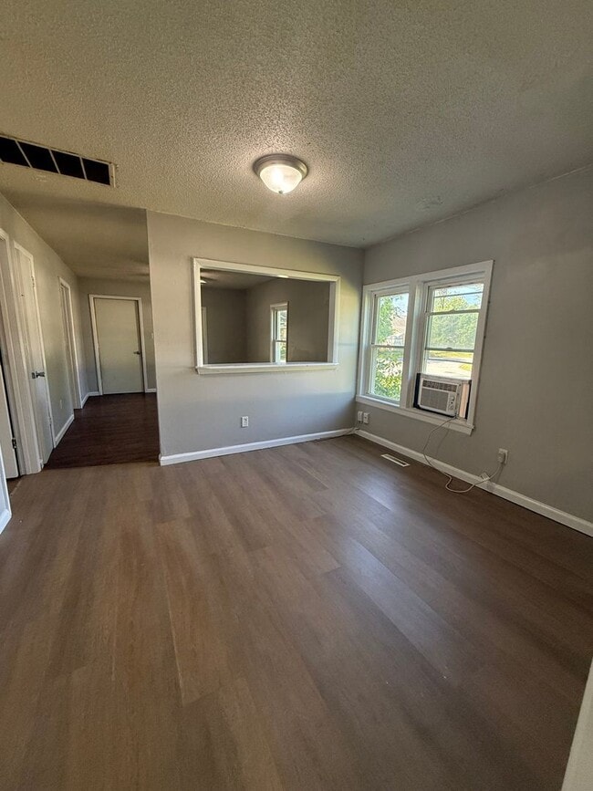 Photo - Spacious 2 bedroom 1 bathroom duplex Available NOW!!!