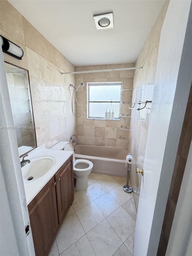 Photo - 941 Crystal Lake Dr Unit 305