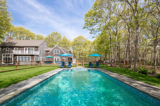 Photo - 221 Merchants Path