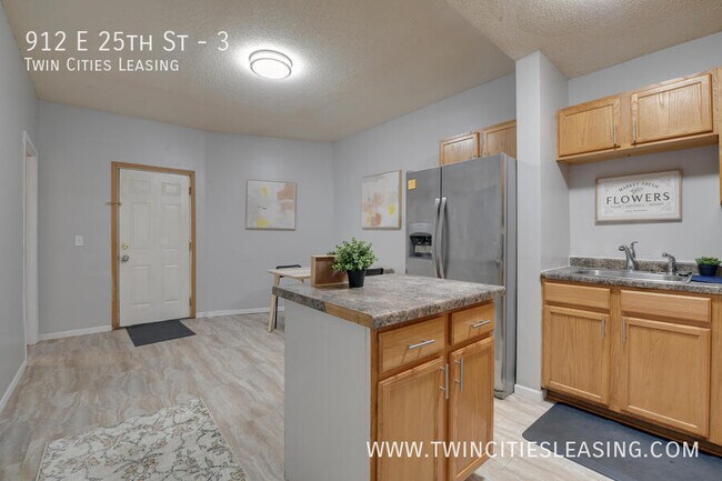 Photo - 912 E 25th St Unit 3