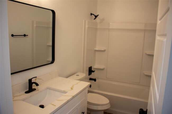 Photo - 106 Runnels St