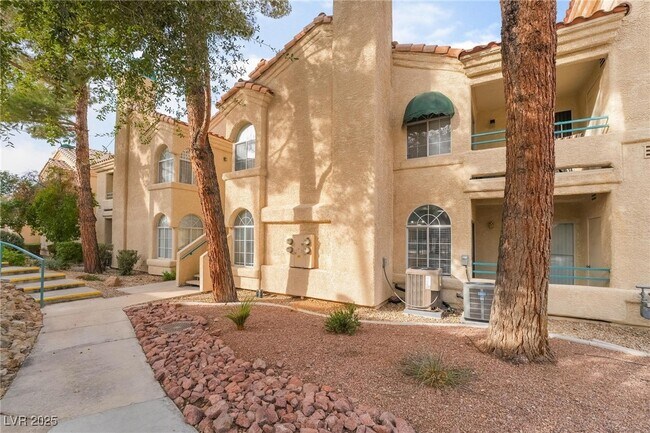 Photo - 2251 Wigwam Pkwy Unidad 1917 Rental