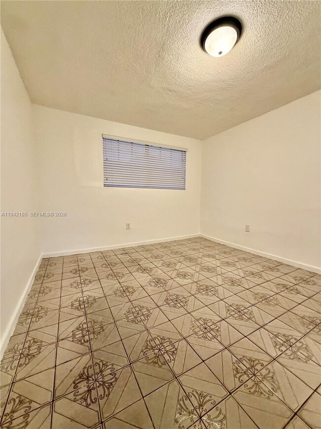 Photo - 958 E 21st St Unit 0