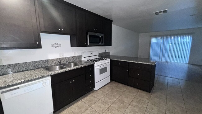 Photo - 1116 Evelyn Ln Unit B