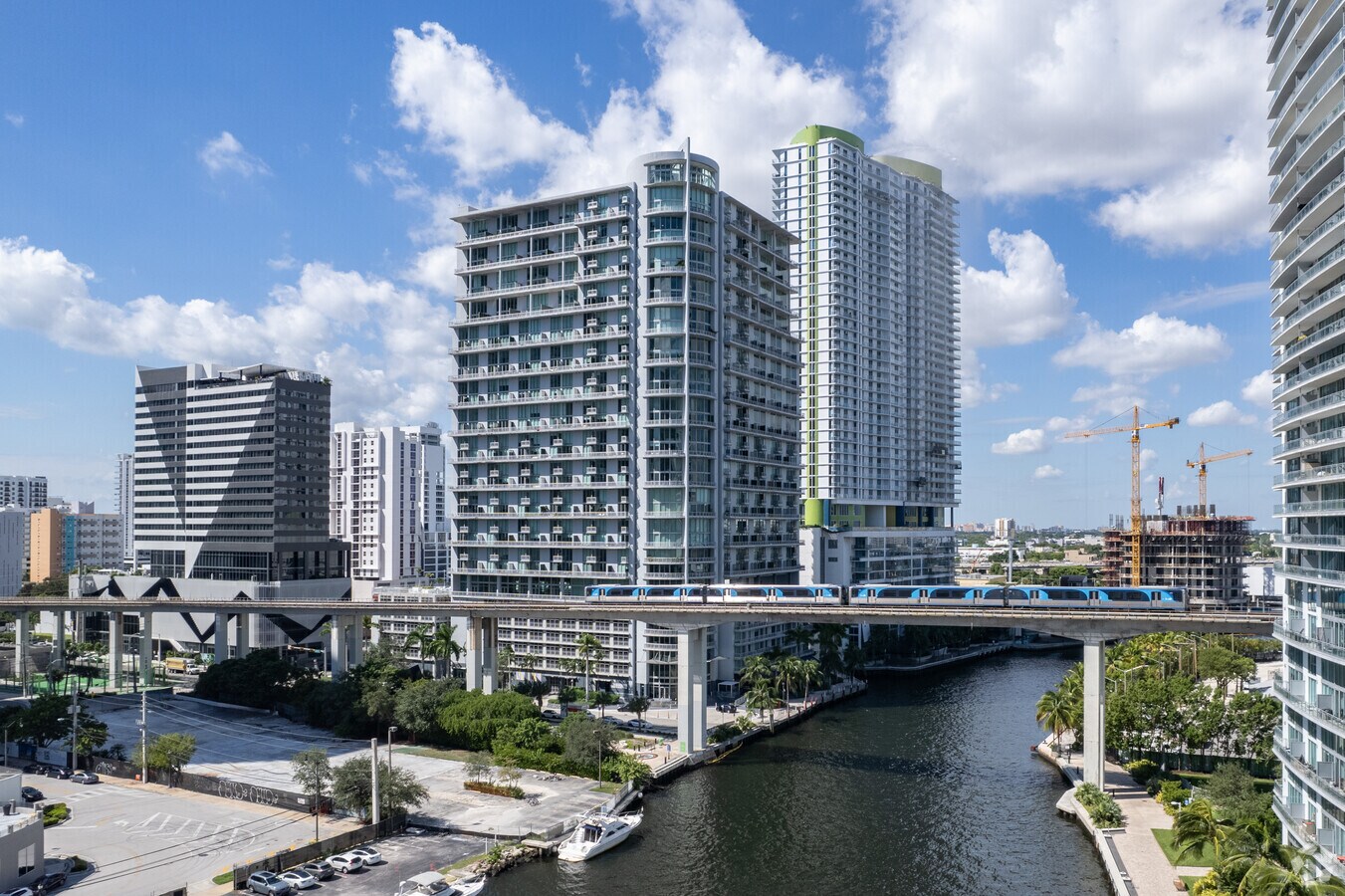 Neo Vertika - Neo Vertika Apartments