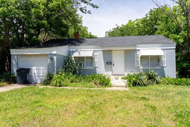 Building Photo - NEWLY RENOVATED 2 BEDROOM HOME!