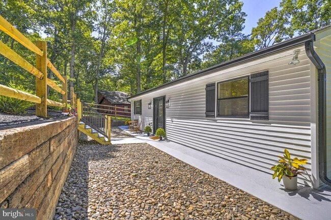 Photo - 440 Redbud Ln