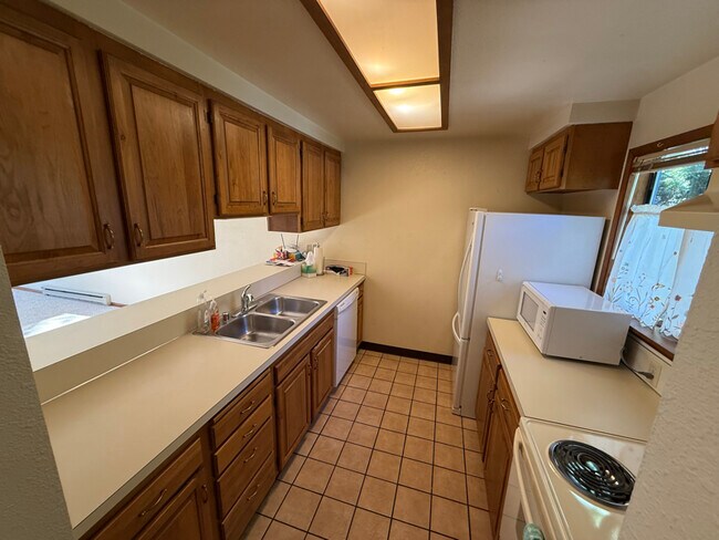 Photo - 335 Spruce St