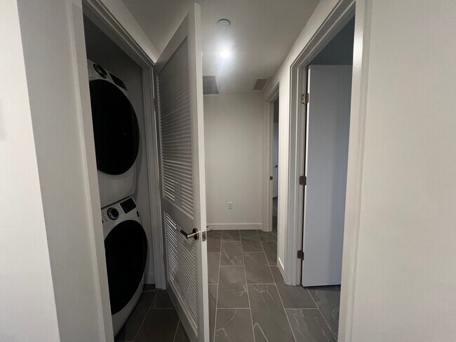 133 NE 24th St Unit C2