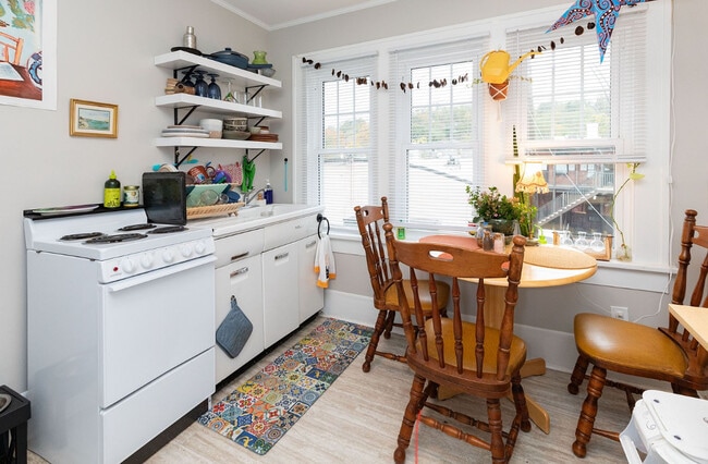 Photo - 16 Gracelyn Rd Unit Apt #2