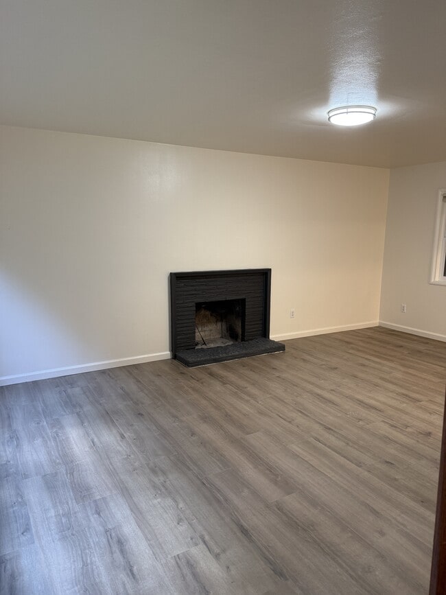 Photo - 1454 Beverly Dr House