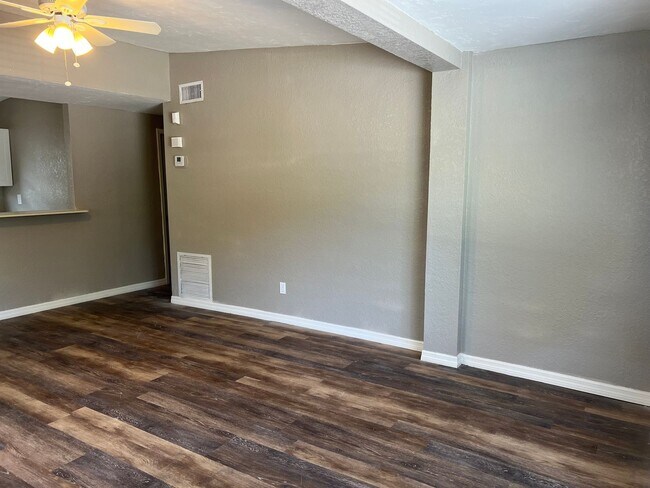 Photo - 3/1 House & attached Efficiency with kitch... Unidad A