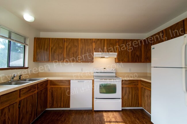 Photo - 704 Ponderosa Dr