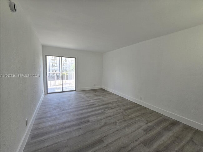 Building Photo - 4550 NW 9th St Unit 311E