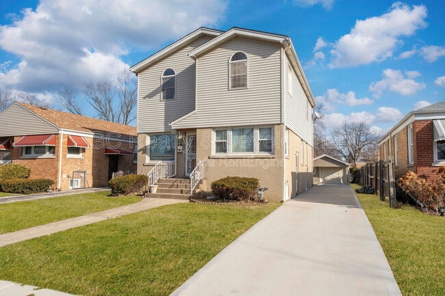 Photo - 301 Bohland Ave