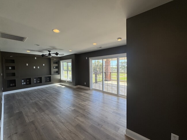 Photo - 118 Captains Ln