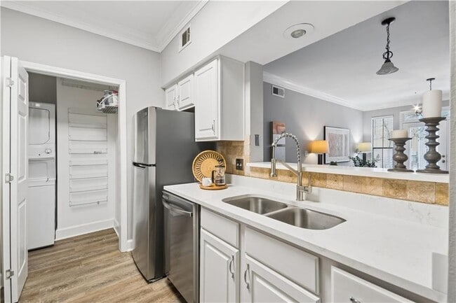Photo - 3777 Peachtree Rd NE Unit 914
