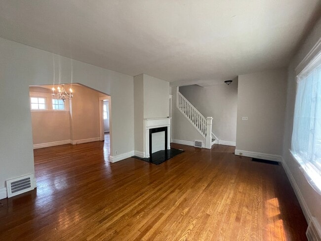 Photo - 1725 Compton Rd